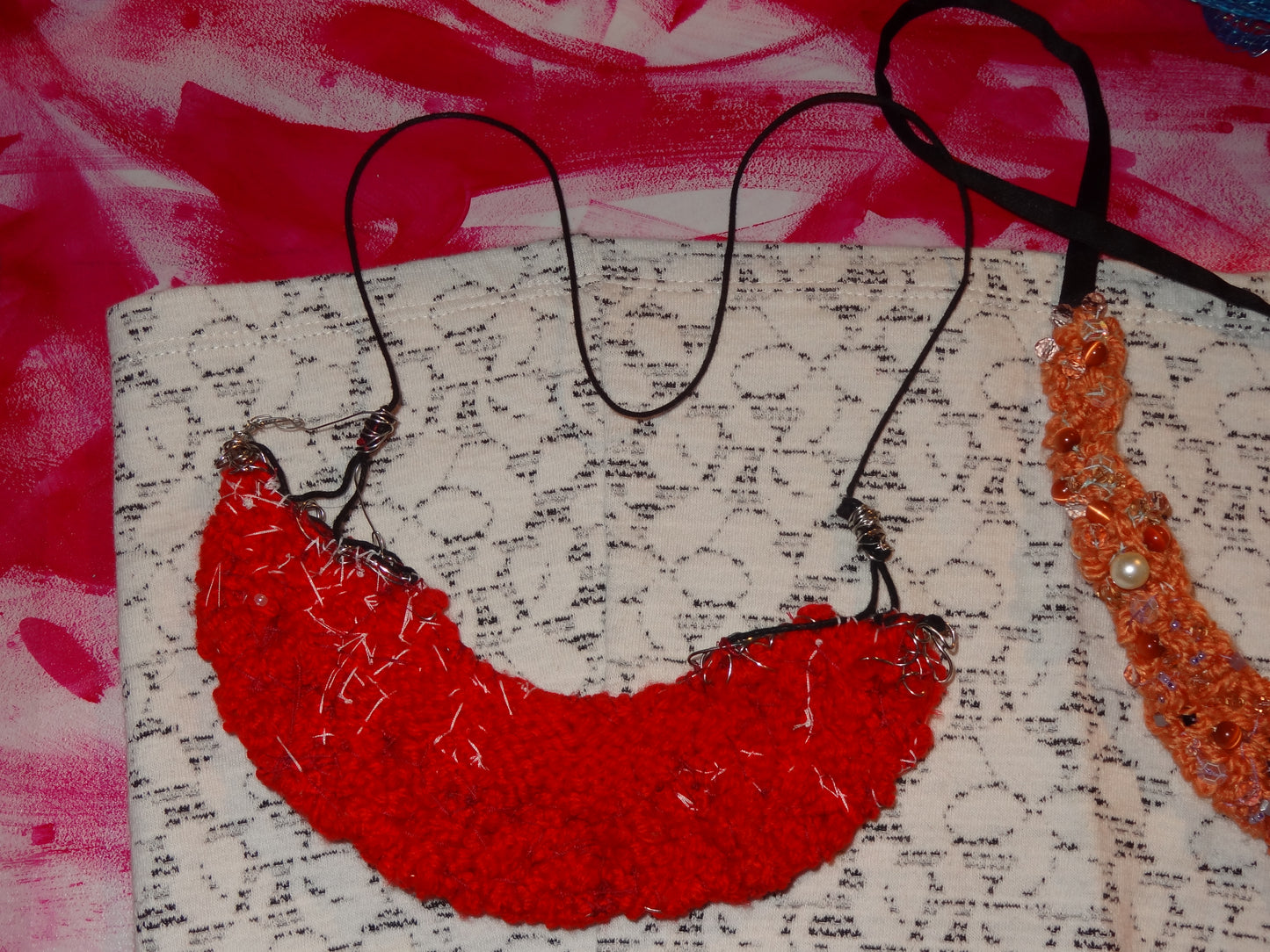 Monochrome Themed Knitted Necklace - Red